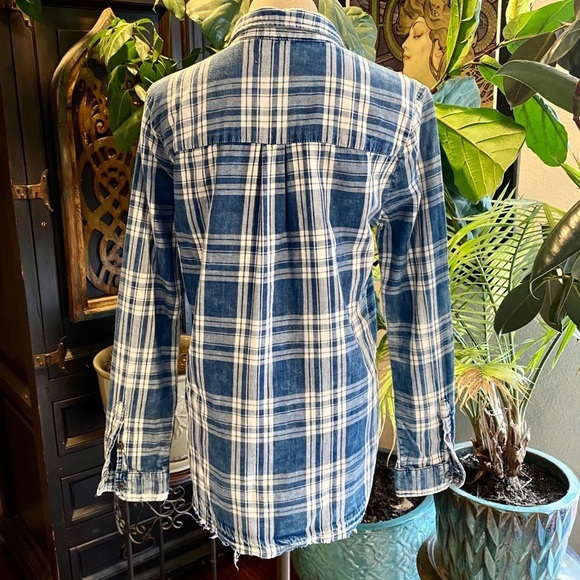 Revolve Blank NYC Oughta Know faded button - Picture 9 of 15